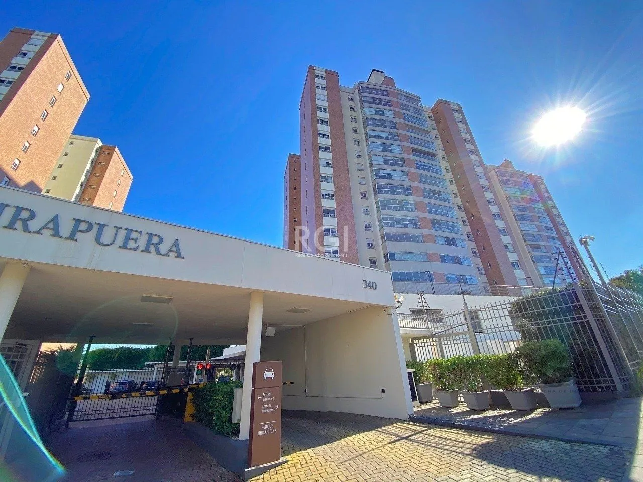 Imagem Excelente apartamento, finamente decorado e mobiliado, excelente iluminação, possuindo 03 dormitórios e 03 suites, sendo 01 master