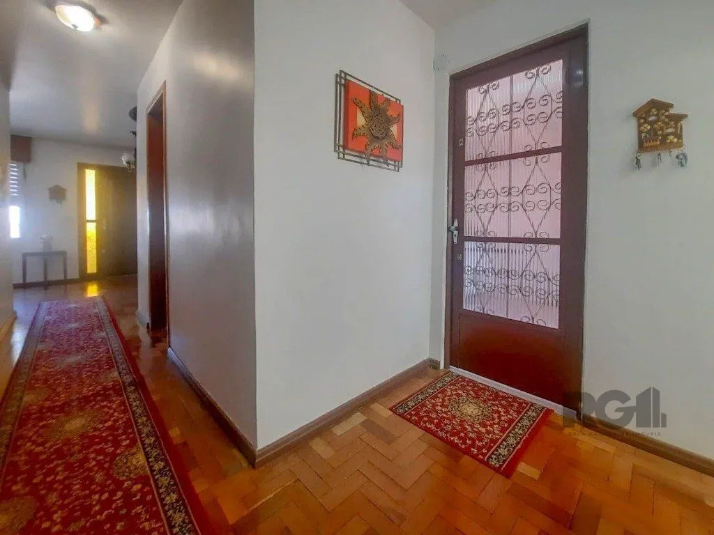 Imagem Excelente casa de 240m² com 4 dormitórios e 2 vagas.