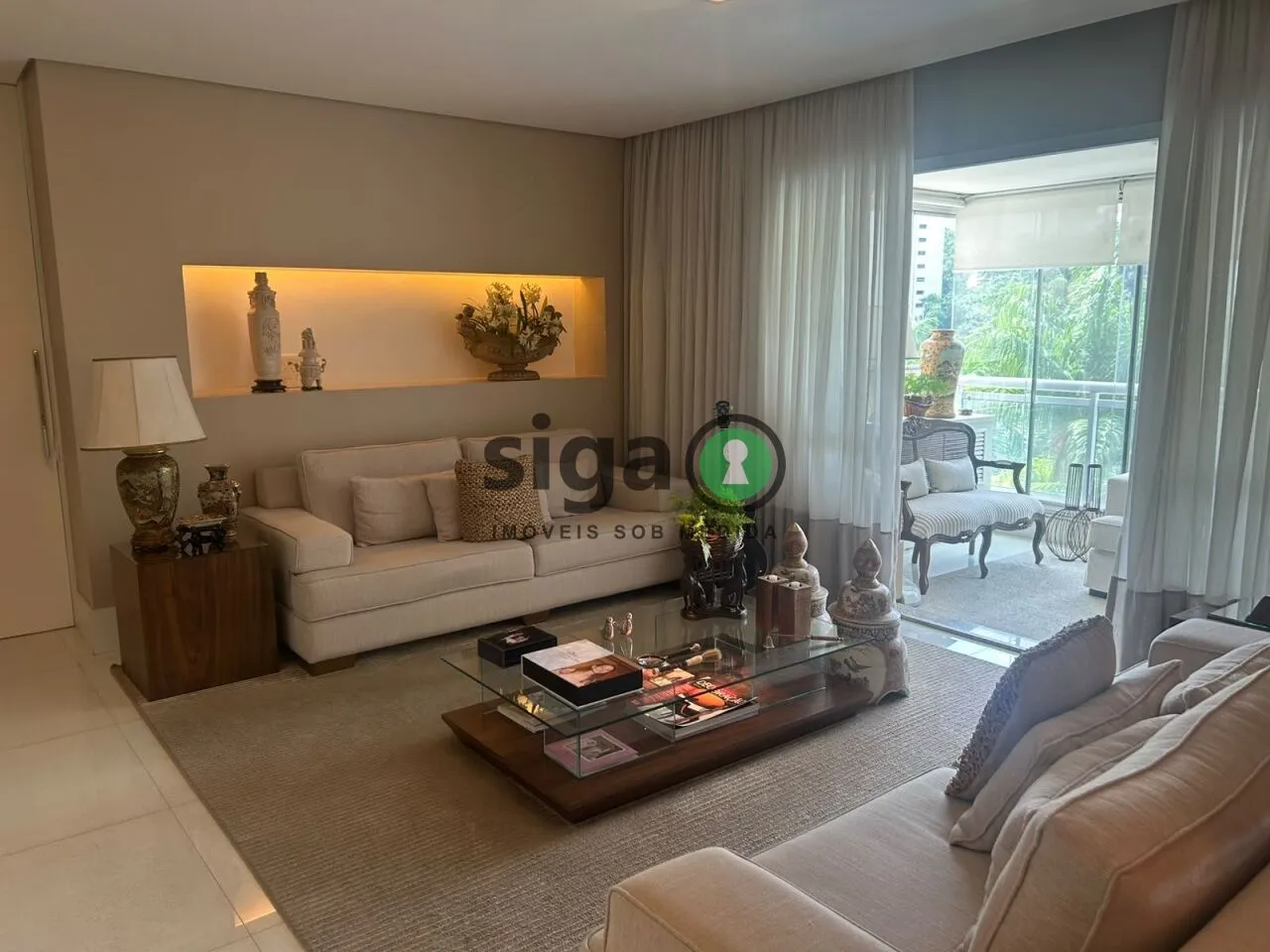 Imagem Apartamento á Venda com 200 m2, 4 dormitórios e 3 vagas, no Panamby