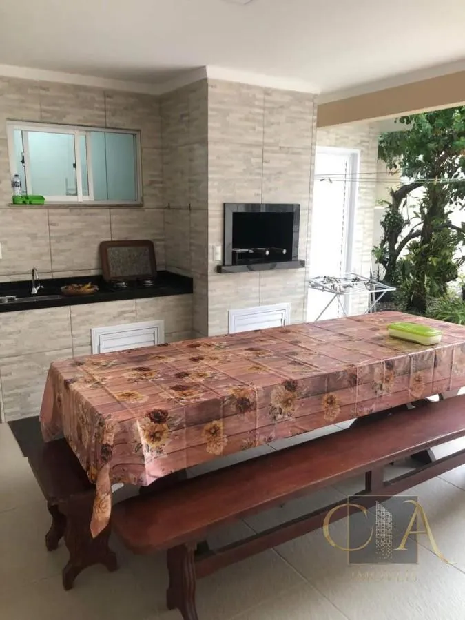 Imagem Casa para Temporada em Itapema, Centro, 3 dormitórios, 1 suíte, 2 banheiros, 2 vagas