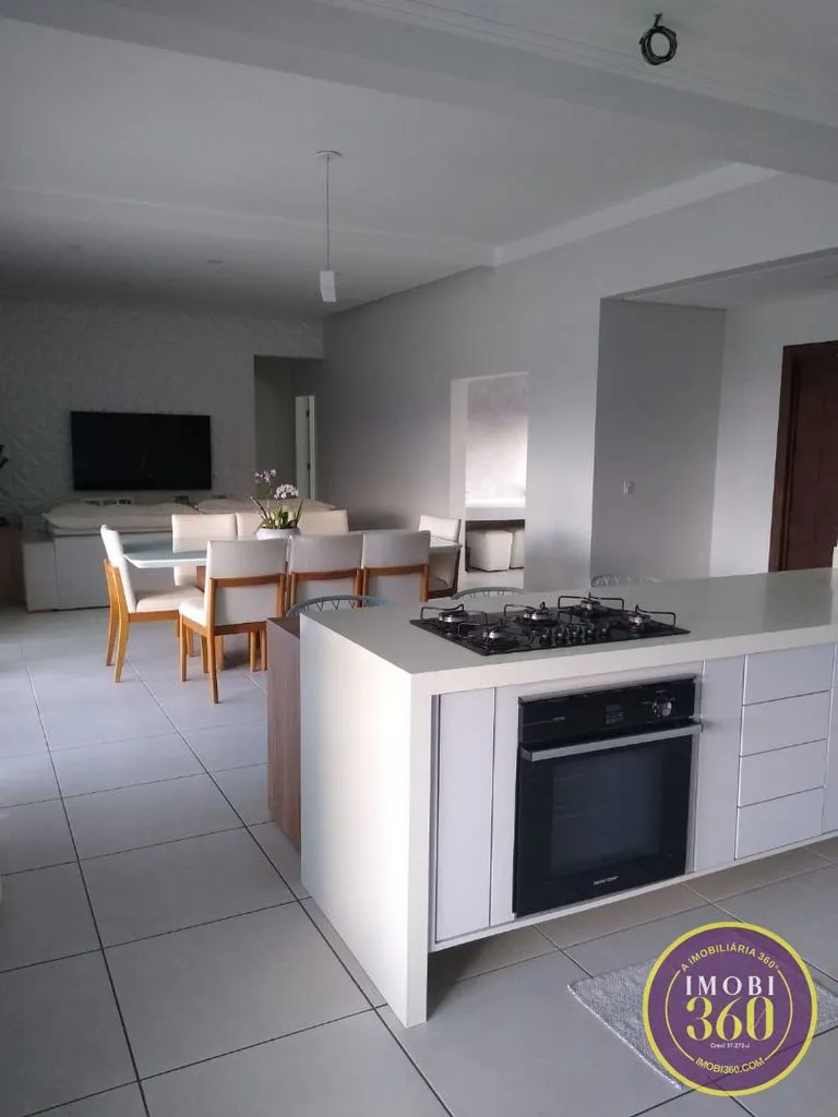 Imagem Linda casa de alto padrão em condomínio de chácara