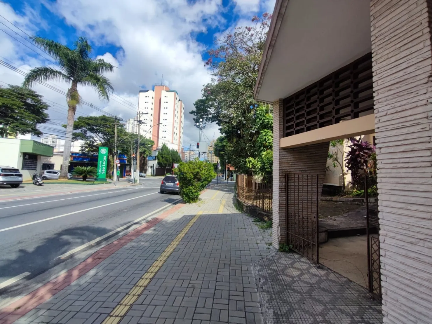 Imagem Comercial para Locação 3 Quartos, 1 Suite, 4 Vagas, 1200M², Centro, Taubaté - SP
