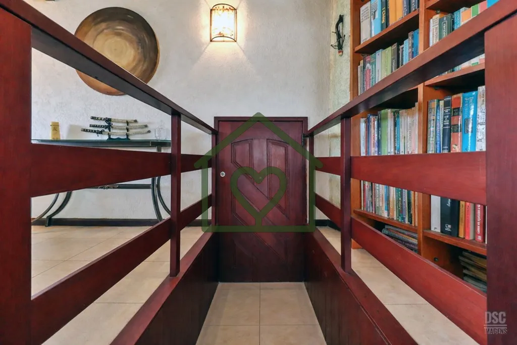 Imagem Descubra a casa espaçosa em rua tranquila, no coração do Bairro Passo d'areia em Porto Alegre, es...