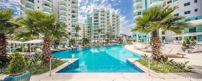Imagem Belíssimo apartamento com 3 suítes bem decoradas na Praia Brava