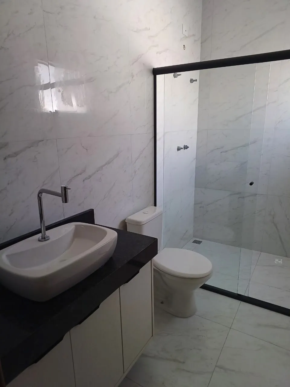 Imagem Casa de Luxo em Condomínio na Aparecidinha, Sorocaba-SP: 3 Quartos, 3 Suítes, 4 Vagas - 181m² - Venda ou Locação