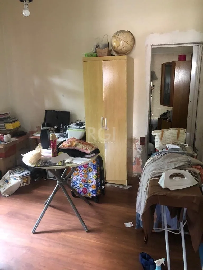 Imagem Casa/terreno medindo 200m² de privativo, 550m² totais no bairro Partenon, 9 vag