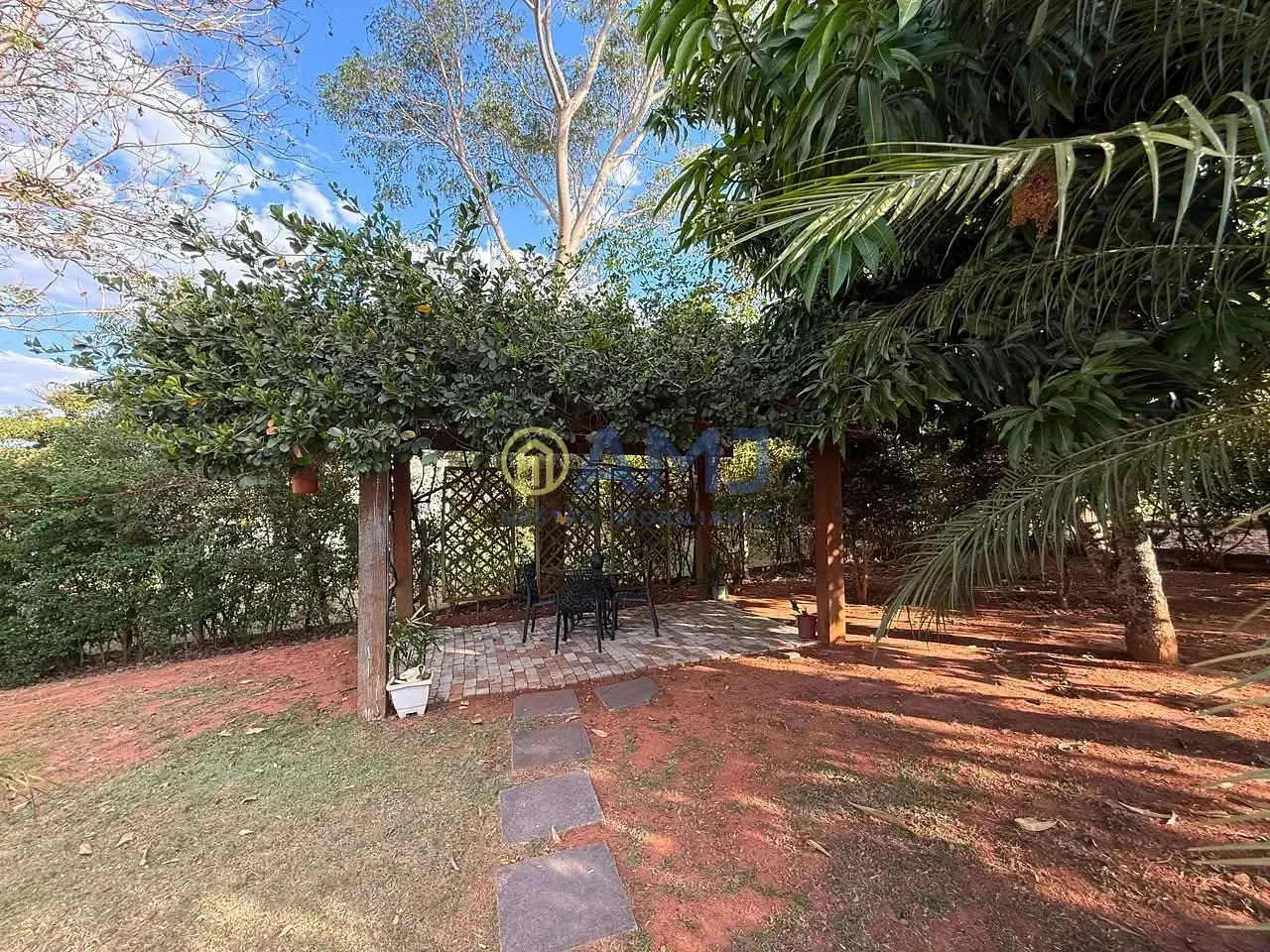Imagem CHÁCARA DE ALTO PADRÃO COM CAMPO DE FUTEBOL PRÓPRIO - TERRAS DO BOI ll