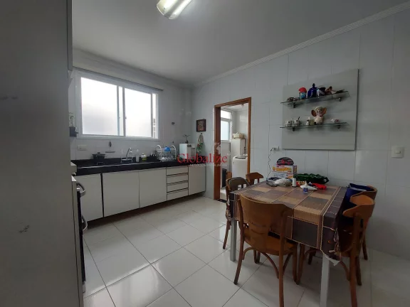 Imagem Casa com 6 Quartos e 5 banheiros à Venda, 212 m² por R$ 1.500.000