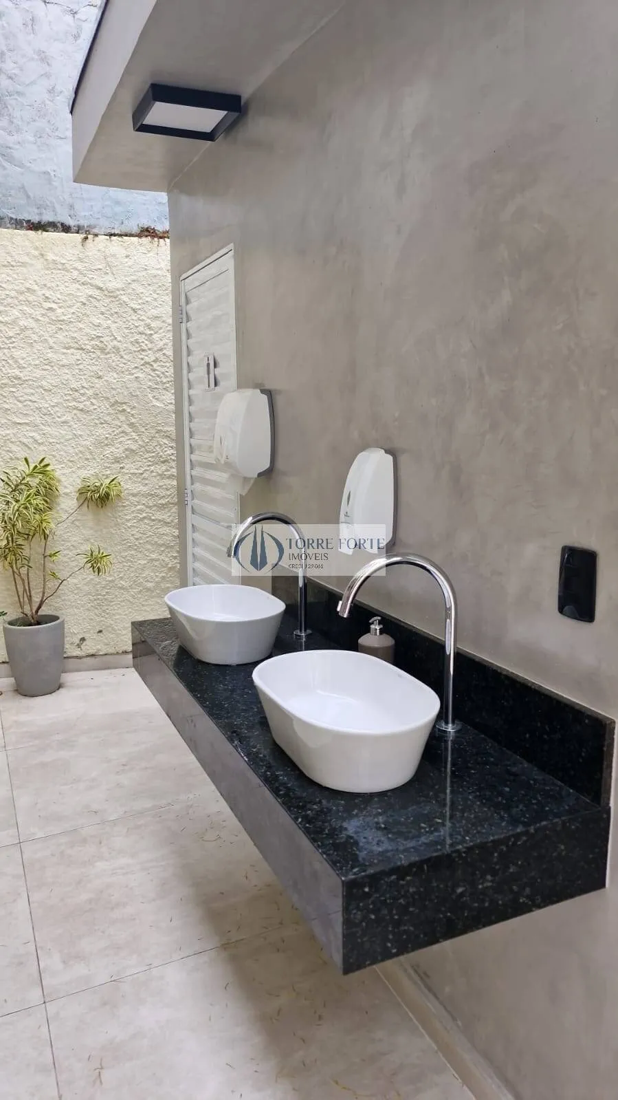 Imagem Apartamento com 2 dormitórios, 1 vaga , Varanda na Vila Ema.