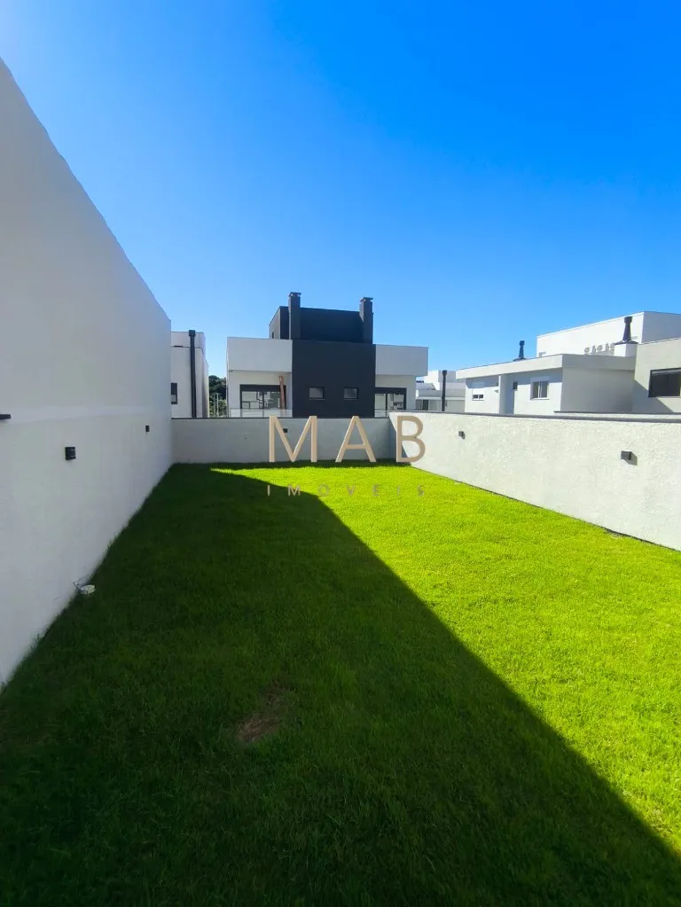 Imagem Imperdível casa à venda em Florianópolis-SC, 3 suítes sendo uma master, sala estar, Lavabo, vagas de garagem, 140,00m² - Ingleses do Rio Vermelho!