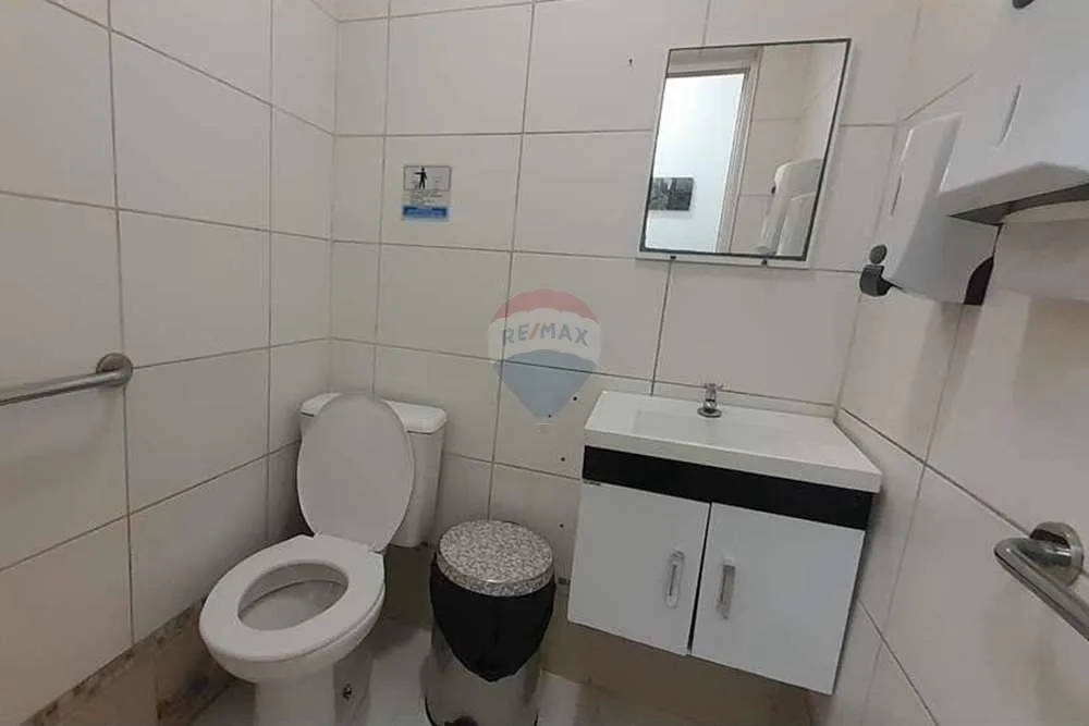 Imagem 3 lojas em Galeria próximo ao metro Copacabana, com total de 83m²