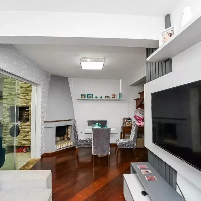 Imagem Casa em Condomínio com 3 Quartos, Piscina, Quintal e 2 Vagas