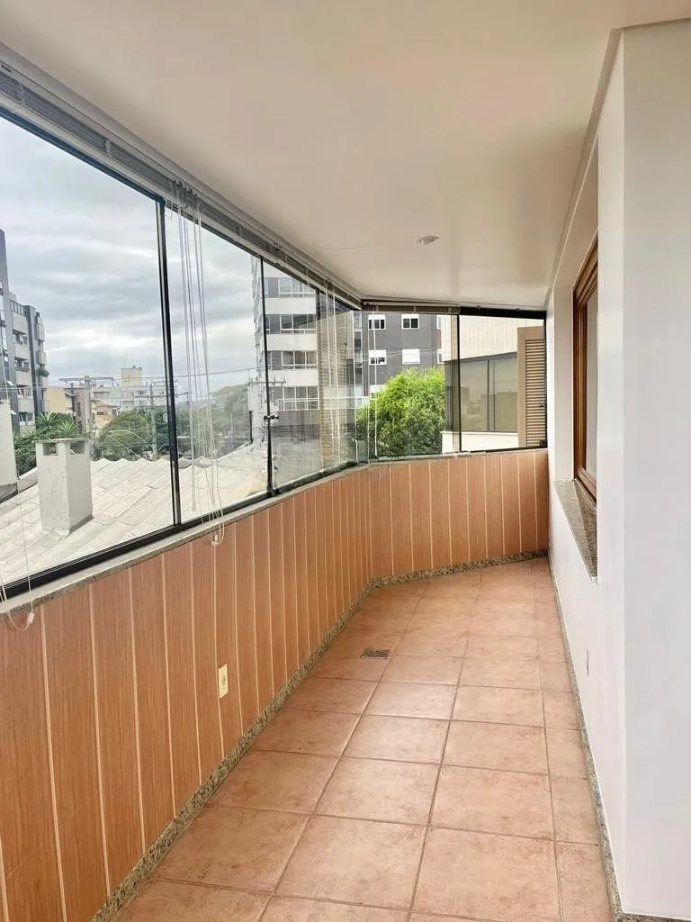 Imagem Apartamento de 4 dormitórios e 184m² à venda em Menino Deus, Porto Alegre.