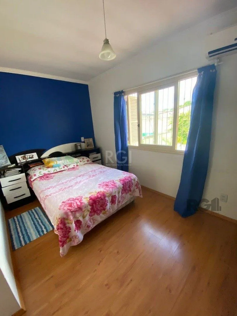 Imagem Casa para Venda - 250m², 3 dormitórios, sendo 1 suites, 2 vagas - Cristal
