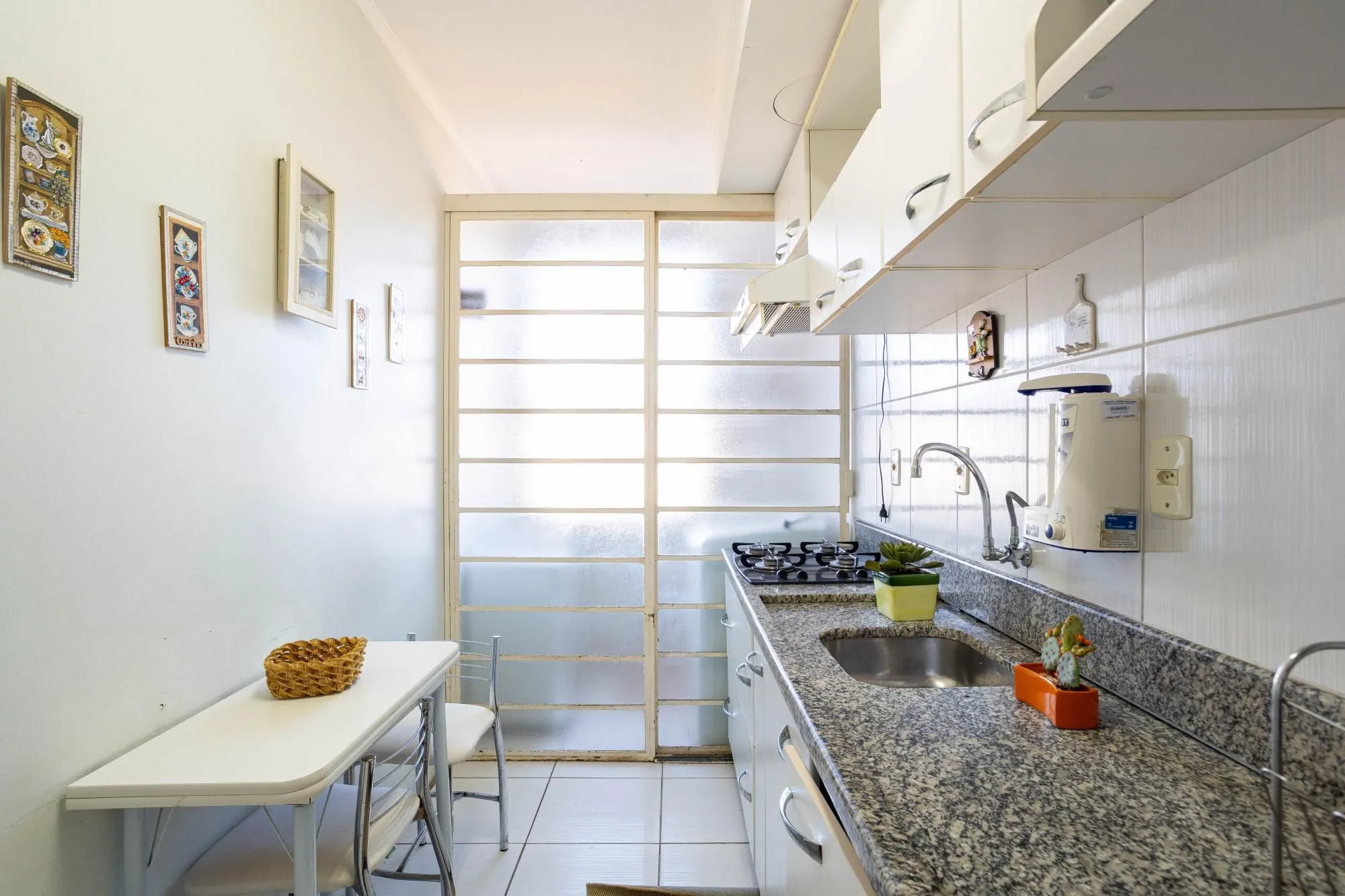Imagem APARTAMENTO 2 DORMITÓRIOS MOBILIADO, NA WENCESLAU ESCOBAR TRISTEZA PORTO ALEGRE