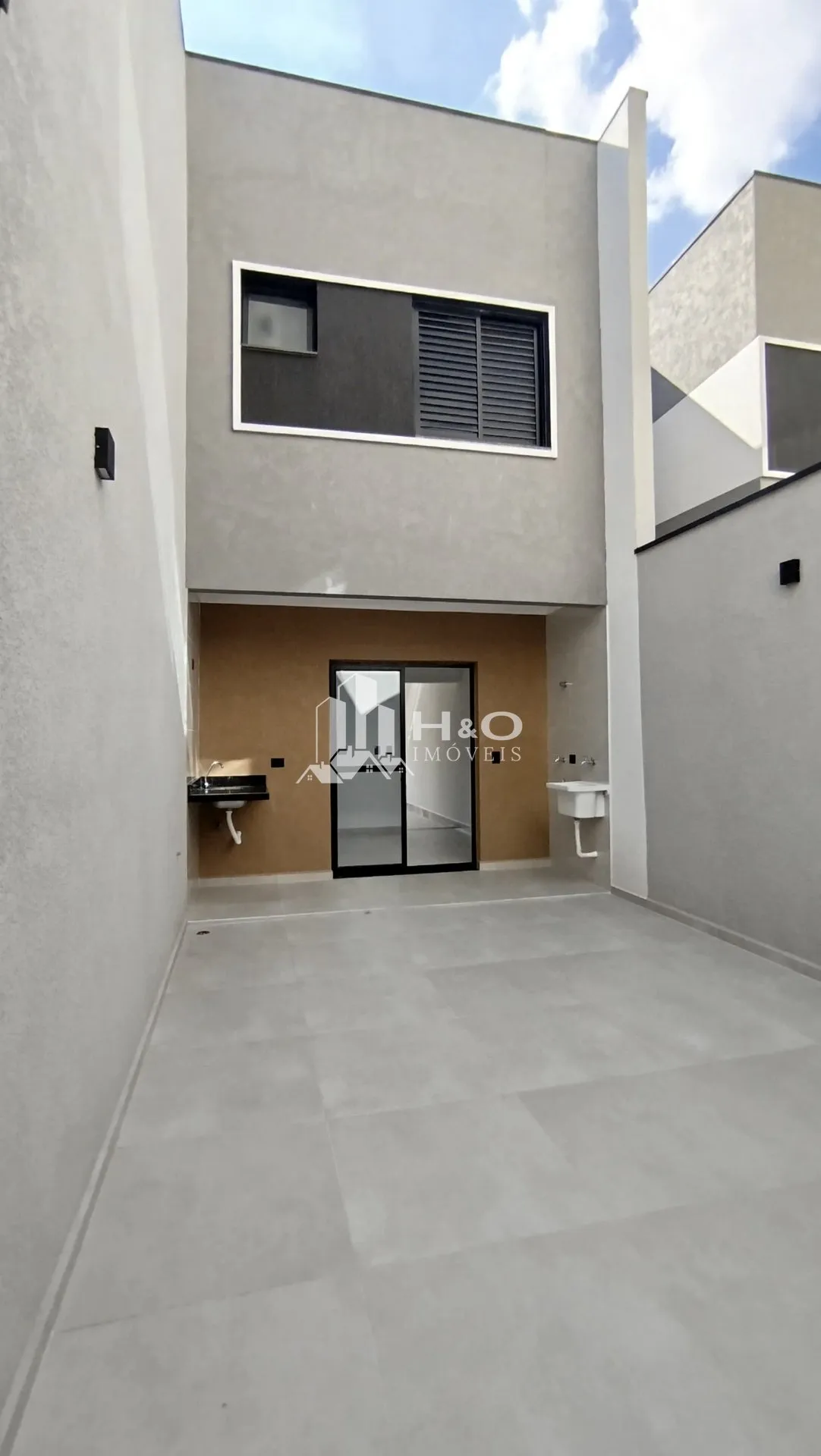 Imagem Oportunidade, Sobrado Frontal à Venda - 111m² de Área Útil | 3 Dormitórios | 3 Vagas, Bairro Jardim Brasília, Itaquera.