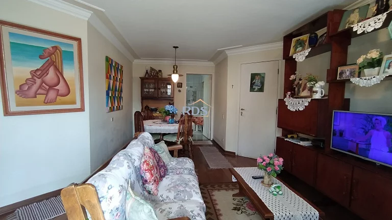 Imagem Vende apartamento de 76m² com 2 dormitórios sendo 1 suíte e com 2 vagas de garagem. Com vista livre.