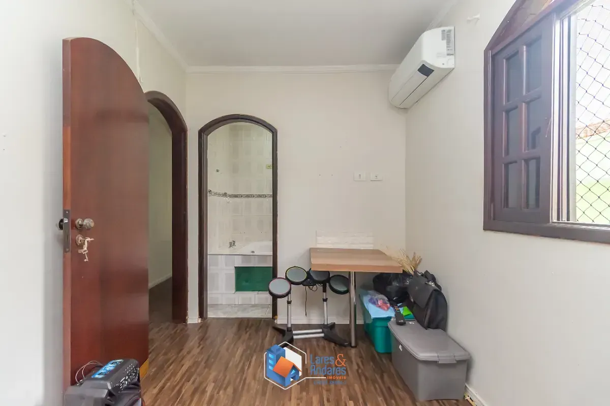Imagem Casa para venda em Parque São Domingos com 3 quartos, sendo 3 suítes, 222m²