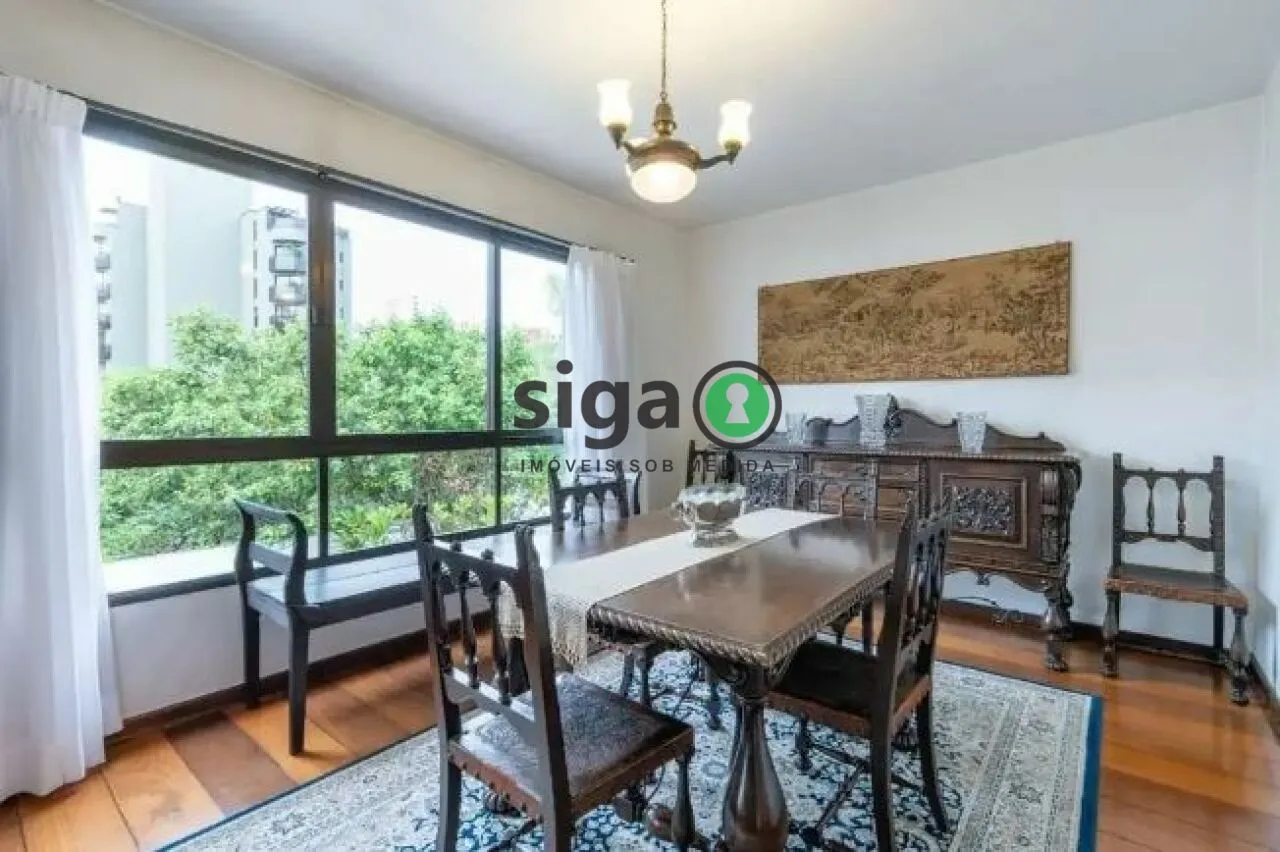 Imagem Casa Alto Padrão no Real Parque de 4 Quartos com 8 Vagas - 450m² à Venda.