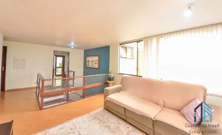 Imagem Casa com edícula a venda, 04 quartos sendo 02 suítes, no Bairro Guabirotuba em Curitiba PR