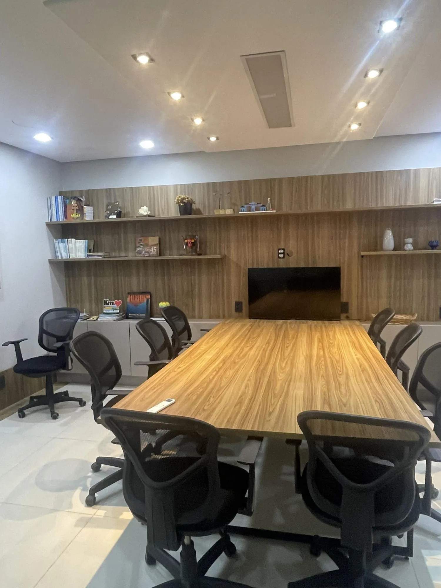 Imagem Ampla sala comercial com vaga de garagem escriturada
