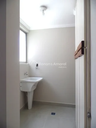 Imagem Reformado, amplo, 3 quartos, sendo 1 suíte, 2 com armários e 1 com bancada para estudo/escritório...