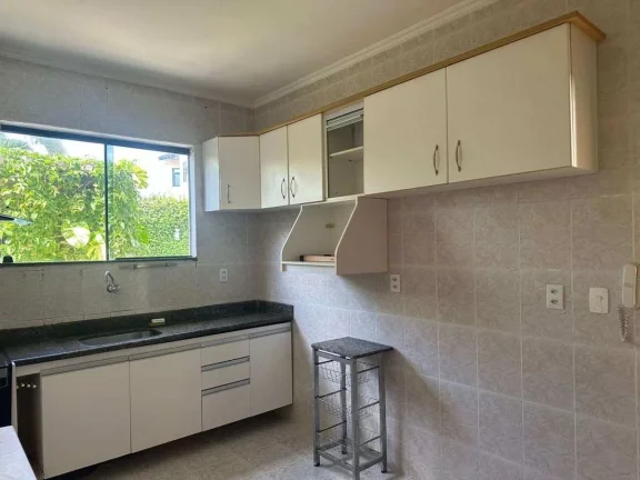 Imagem Casa de condomínio à venda em Lauro de Freitas, Buraquinho, com 3 quartos, 260m2