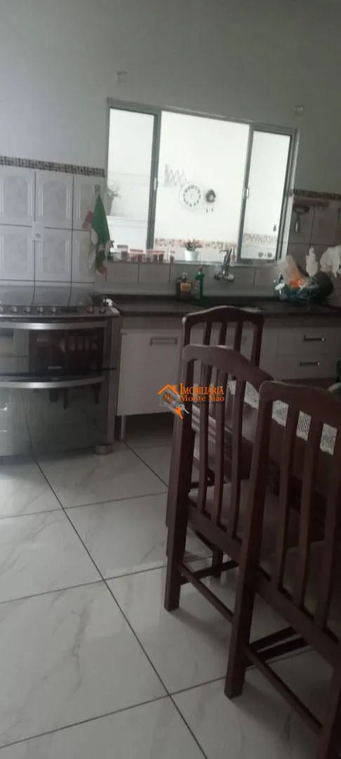 Imagem Sobrado com 4 dormitórios à venda por R$ 600.000,00 - Parque Renato Maia - Guarulhos/SP