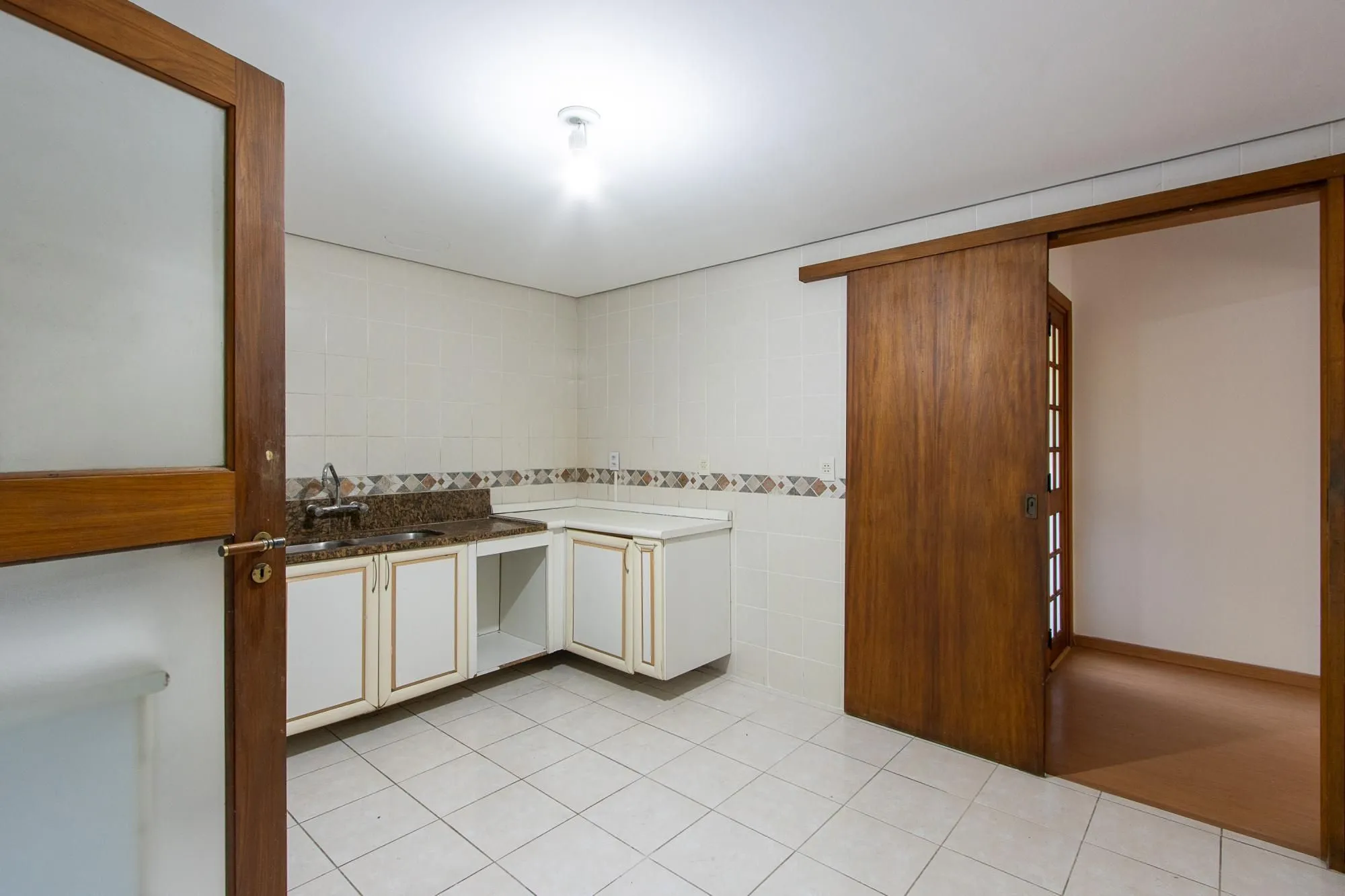 Imagem Apartamento bairro Cavalhada com 03 dormitórios, gabinete e 2 vagas 134,35m2 privativos!