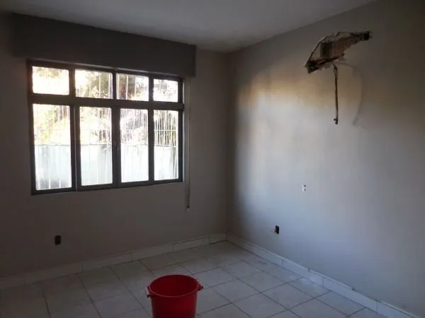 Imagem Casa Comercial, 242m², 5 vagas, Bairro Floresta