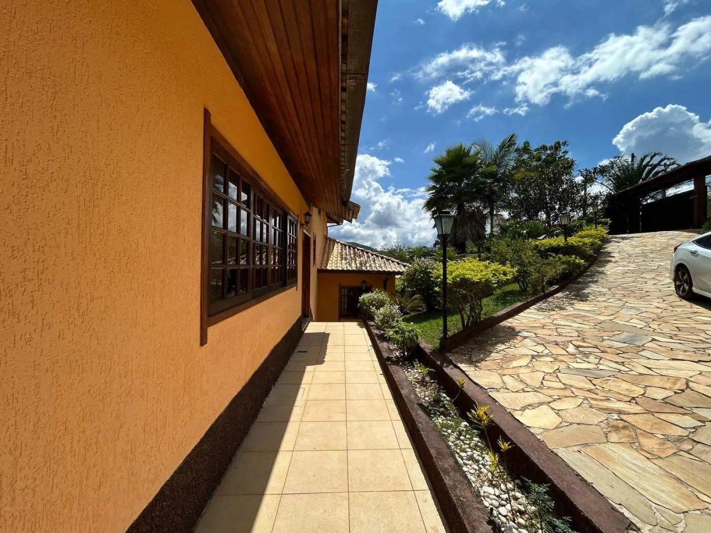 Imagem Casa em Condomínio para Venda em Petrópolis / RJ no bairro Nogueira