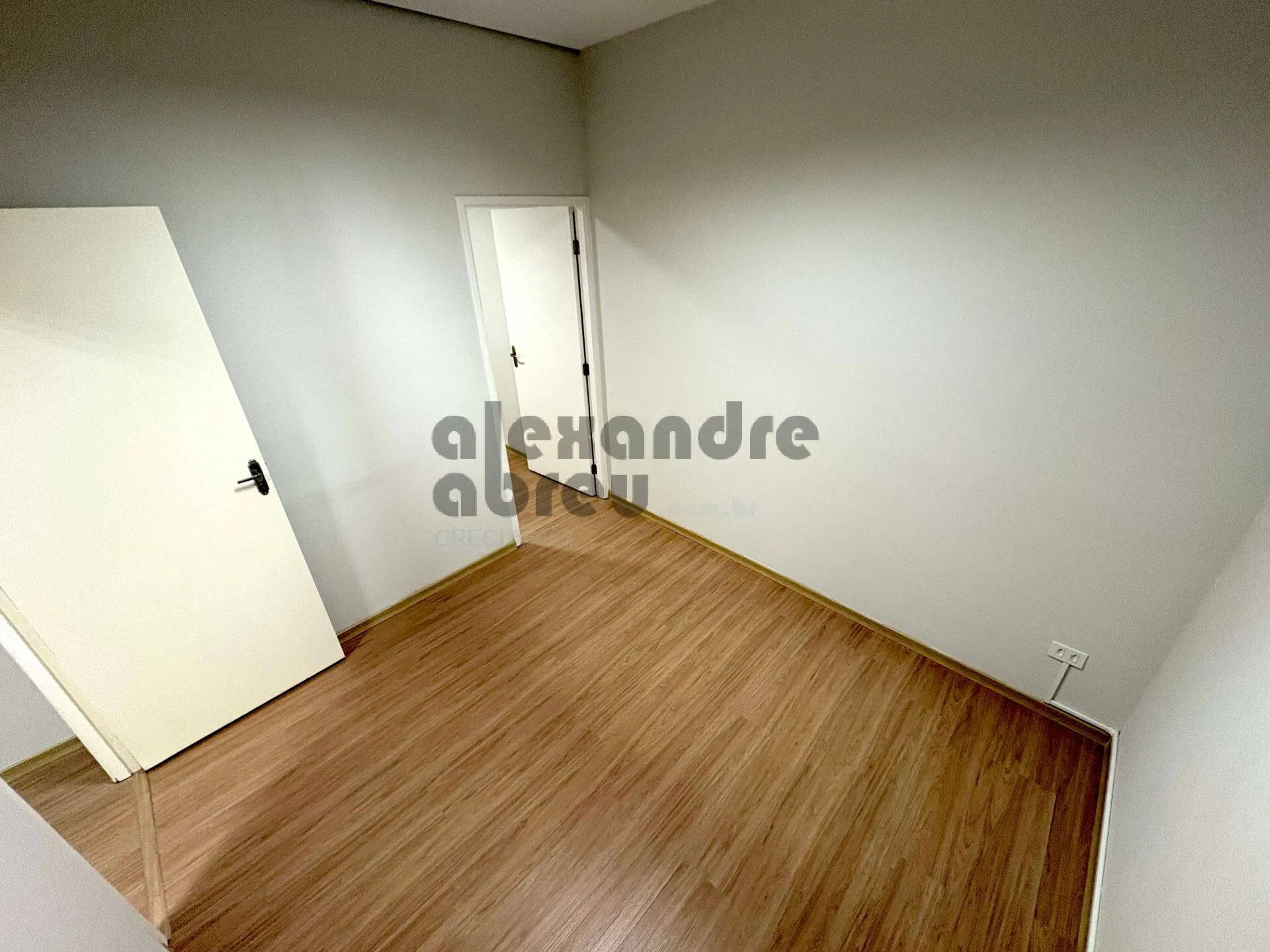 Imagem Aluga-se escritório comercial de 30 m² com 2 salas em Edifício no Morumbi