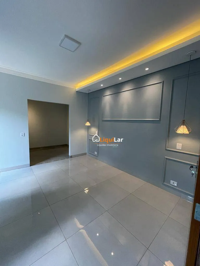 Imagem Casa Moderna no Silvia Regina com 2 Suítes, Espaço Gourmet e Acabamento Impecável