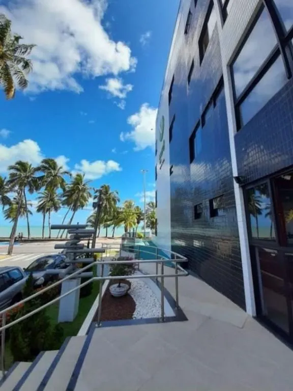 Imagem Flat Beira-Mar no Cabo Branco: Seu Refúgio Particular à Beira do Atlântico