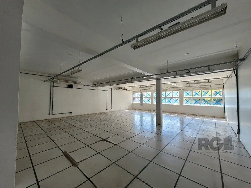 Imagem MÁFFER IMÓVEIS ALUGA - PRÉDIO COMERCIAL DE GRANDE PORTE Av. Missões, 06 - Bairro Navegantes | Porto Alegre