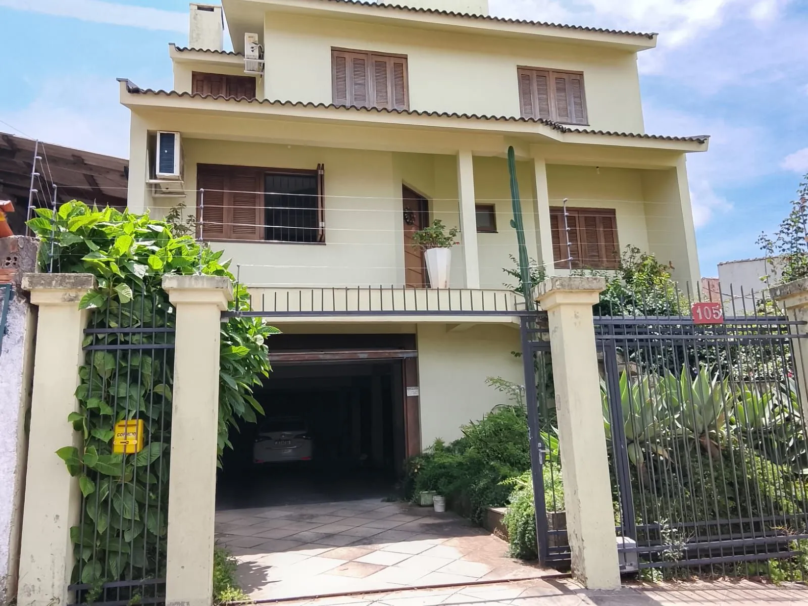 Imagem CASA / SOBRADO 5D e 10 vagas 3 Banheiros - Pátio enorme c/ Jacuzi e Pergolado - Living 3 ambientes - Sta Teresa