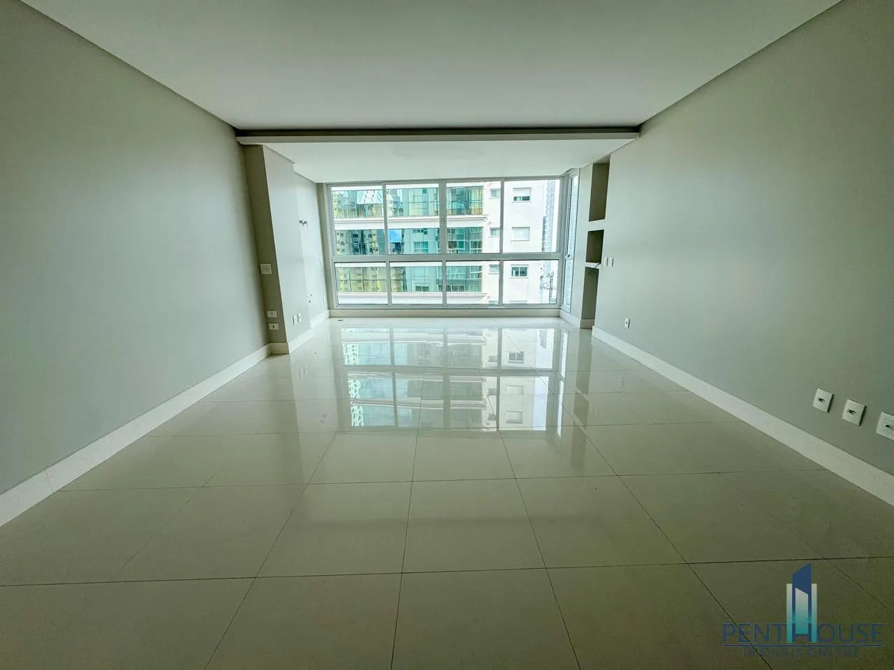 Imagem Apartamento Quadra Mar para Venda em Balneário Camboriú, CENTRO, 3 dormitórios, 3 suítes, 4 banheiros, 3 vagas