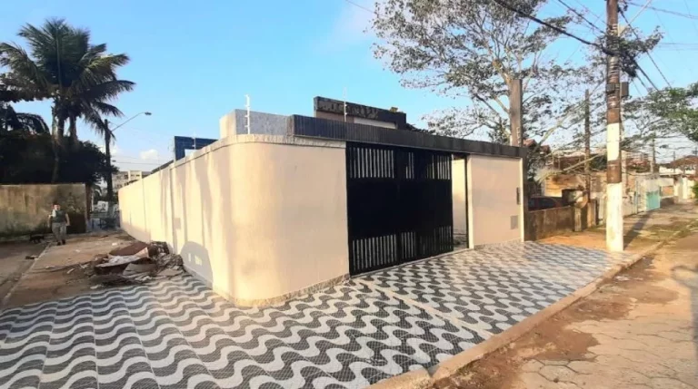Imagem EXCELENTE SOBRADO NA MIRIM COM 3 DORMITÓRIOS 1 SUÍTE E COM 3 VAGAS!!!