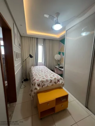 Imagem Linda casa em condomínio à venda em Lauro de Freitas-BA, Buraquinho: 4 quartos, 3 suítes, 2 salas, 1 banheiro, 2 vagas, 142m².