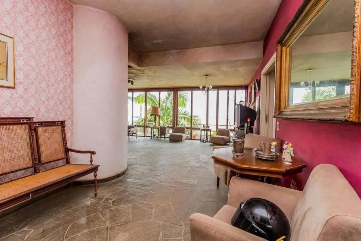 Imagem Casa com 5 dormitórios e 3 vagas no bairro Assunção