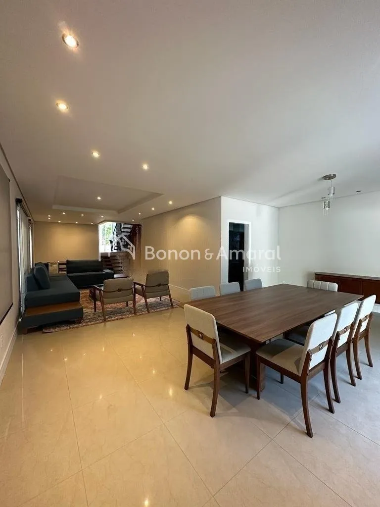 Imagem Casa em condomínio com 367 m² e 4 quartos