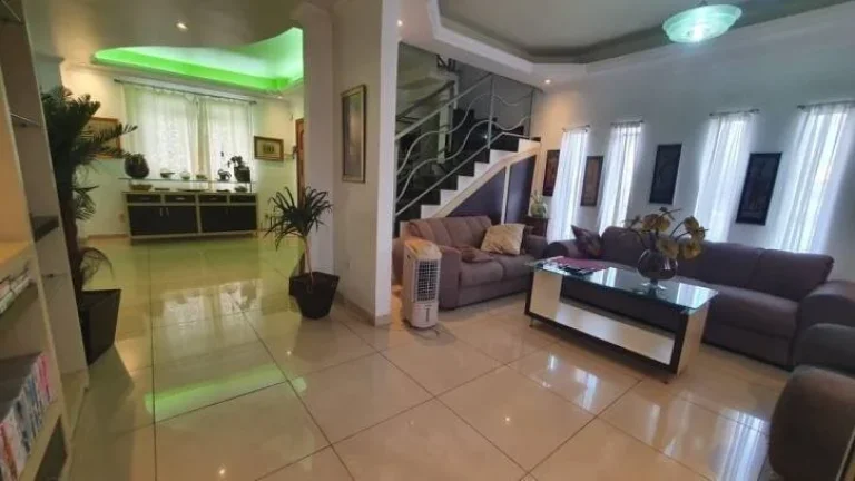 Imagem Casa moderna e versátil com 04 quartos, espaço gourmet e edícula.