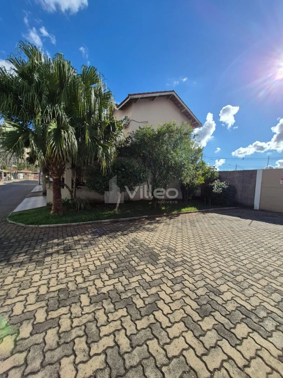 Imagem Se você procura segurança, conforto e excelente custo-benefício, este lindo sobrado no Residencia...