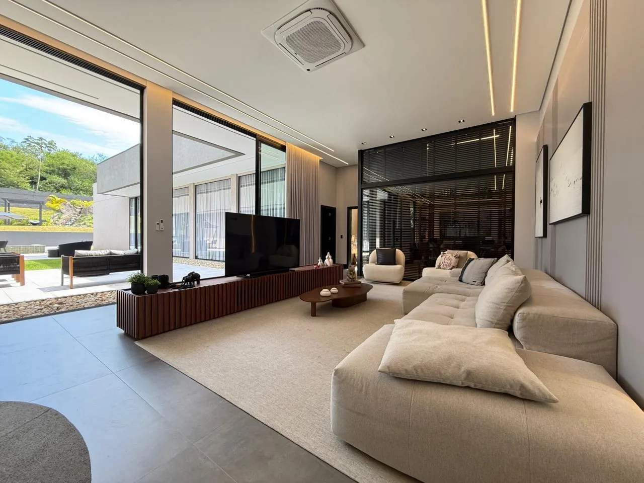 Imagem Casa à venda com 563m2 por R$ 17.500.000,00