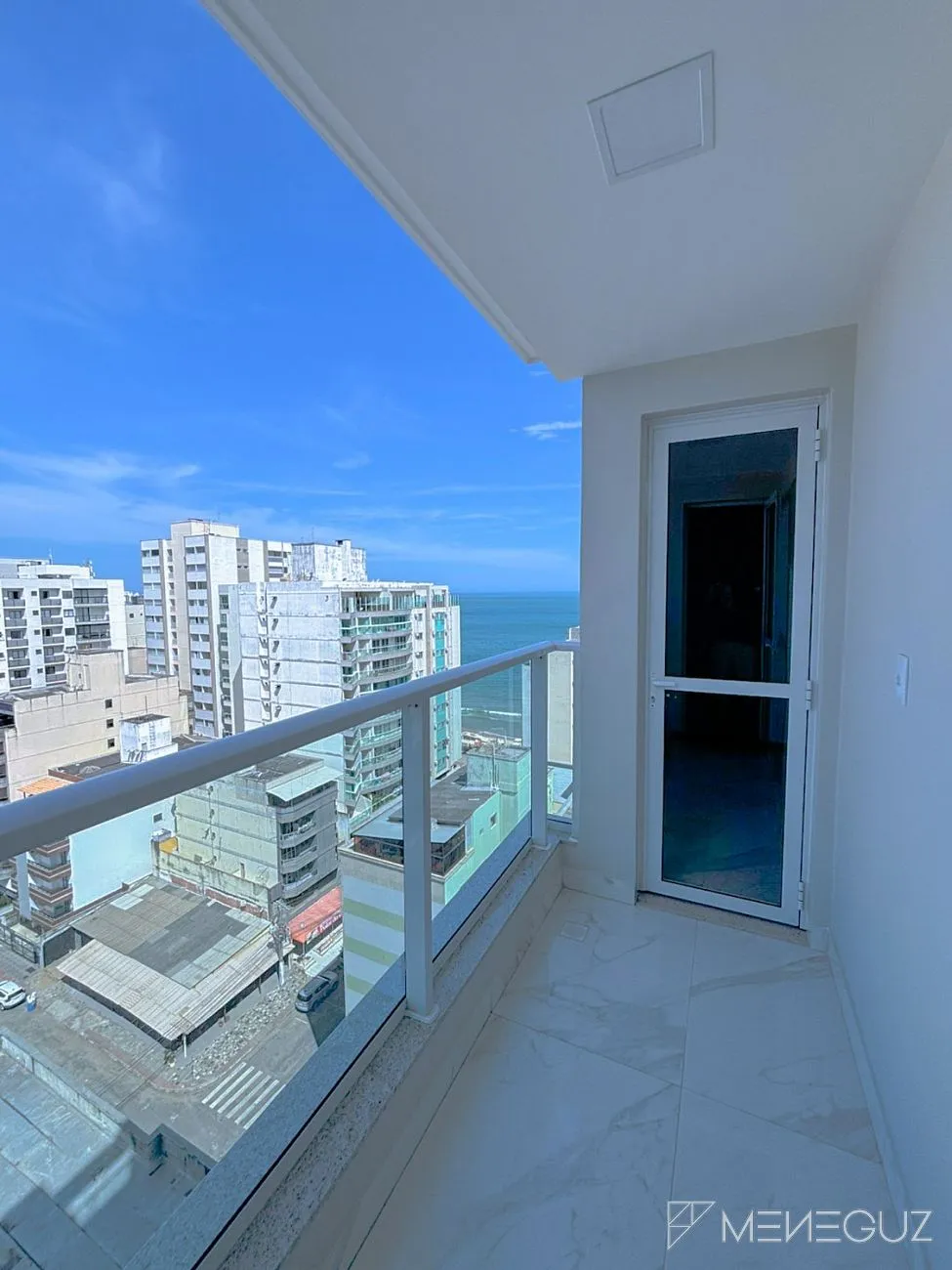 Imagem Vista para o Mar! Apartamento de 3 Quartos na Avenida Oceânica