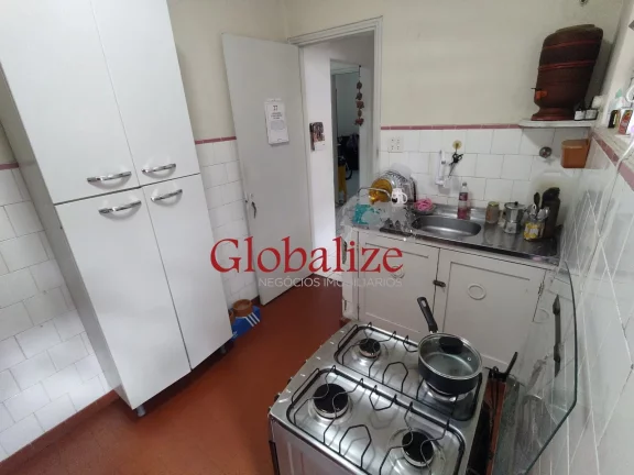 Imagem Lindíssimo apartamento de 2 dormitórios com garagem coletiva e bicicletário no coração do Gonzaga em Santos São Paulo por R$.350.000,00 !