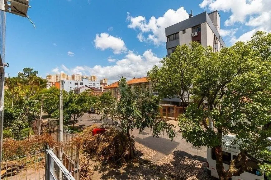 Imagem Apartamento para Venda - 43m², semi mobiliado, 1 dormitório, churrasqueira e 1 vaga de garagem no bairro Partenon