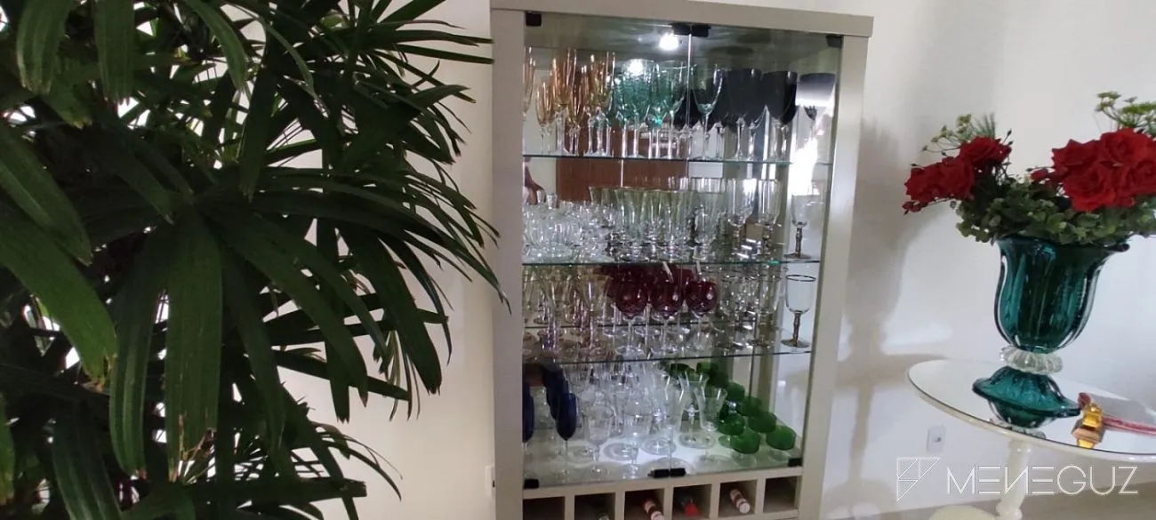 Imagem Exuberante apartamento de 3 quartos, elegantemente mobiliado, oferecendo conforto e sofisticação