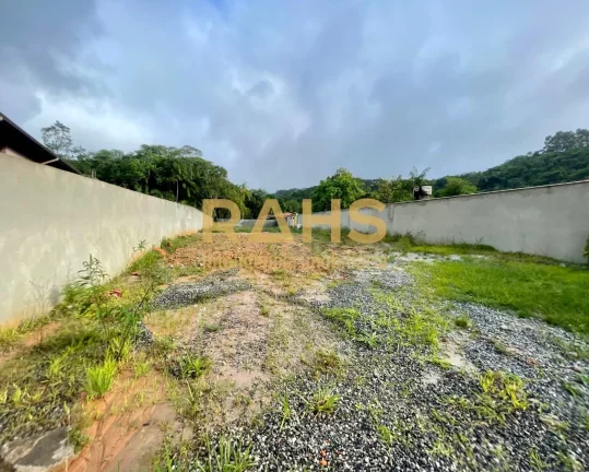 Terreno Plano à venda no Bairro Paranaguamirim em Joinville por R$450.000,00 Terreno com área tota...