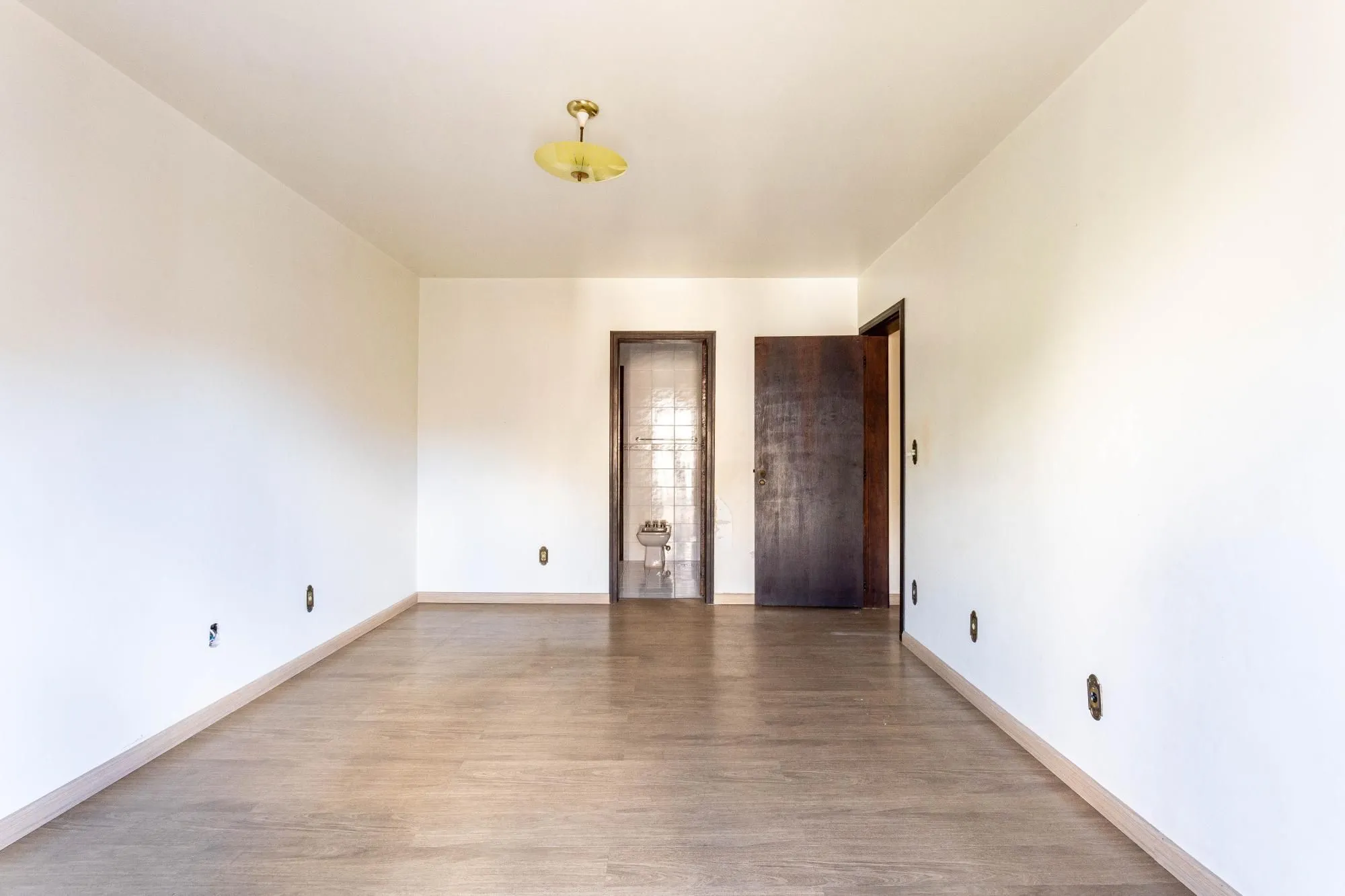 Imagem CASA SOBRADO 3 DORMITÓRIOS 1 SUITE 3 VAGAS NO BAIRRO HIGIENÓPOLIS EM PORTO ALEGRE